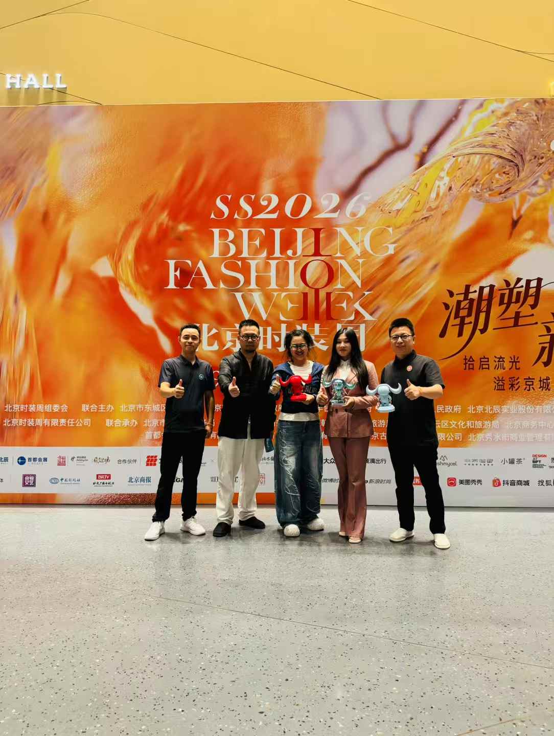 張珂嘉“醒獅”大秀亮相北京時裝周 張珂嘉“醒獅”大秀亮相北京時裝周